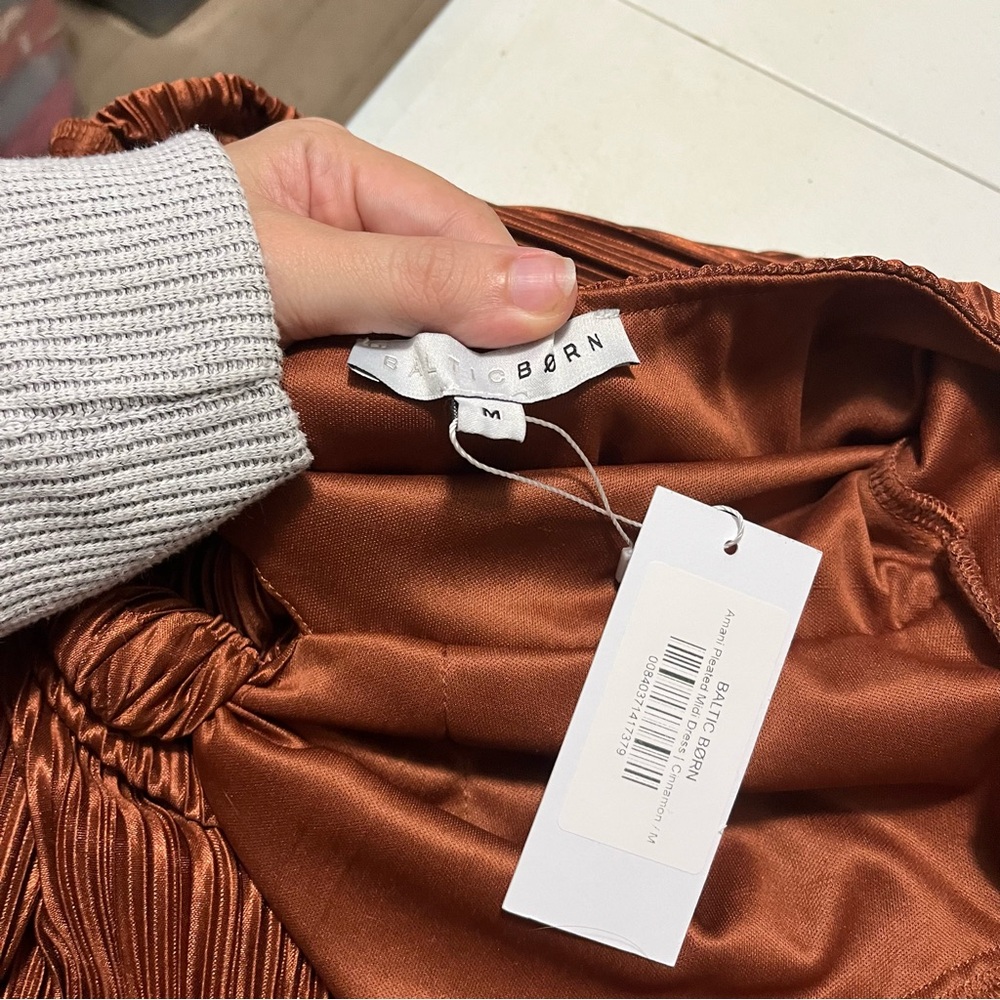 Baltic Born Amani Pleated Midi Dress Cinnamon Copper Brown Medium K2 - Picture 5 of 8